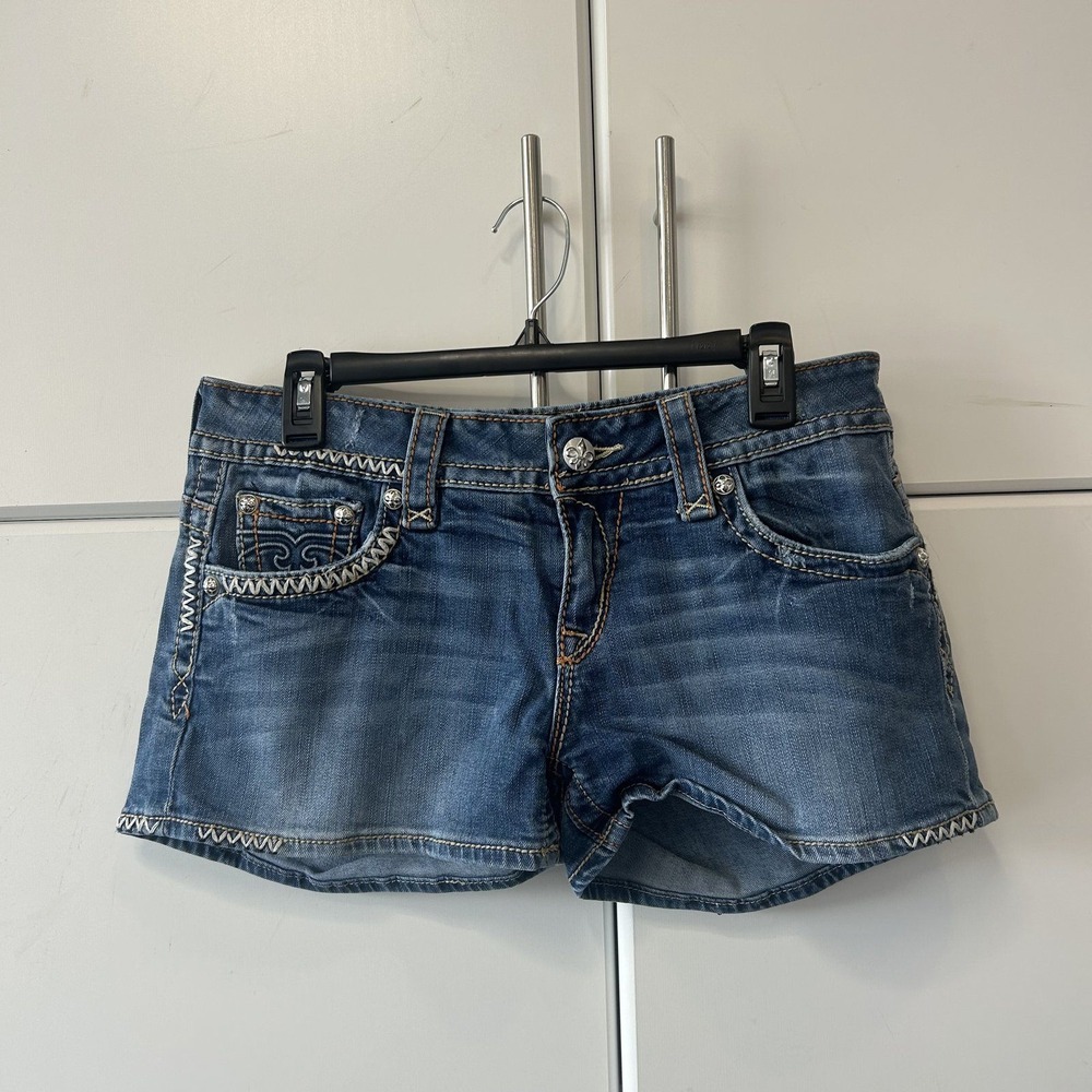 Rock Revival Jen Shorts Medium Wash Denim Embroidered RJ8156H60 Size 30